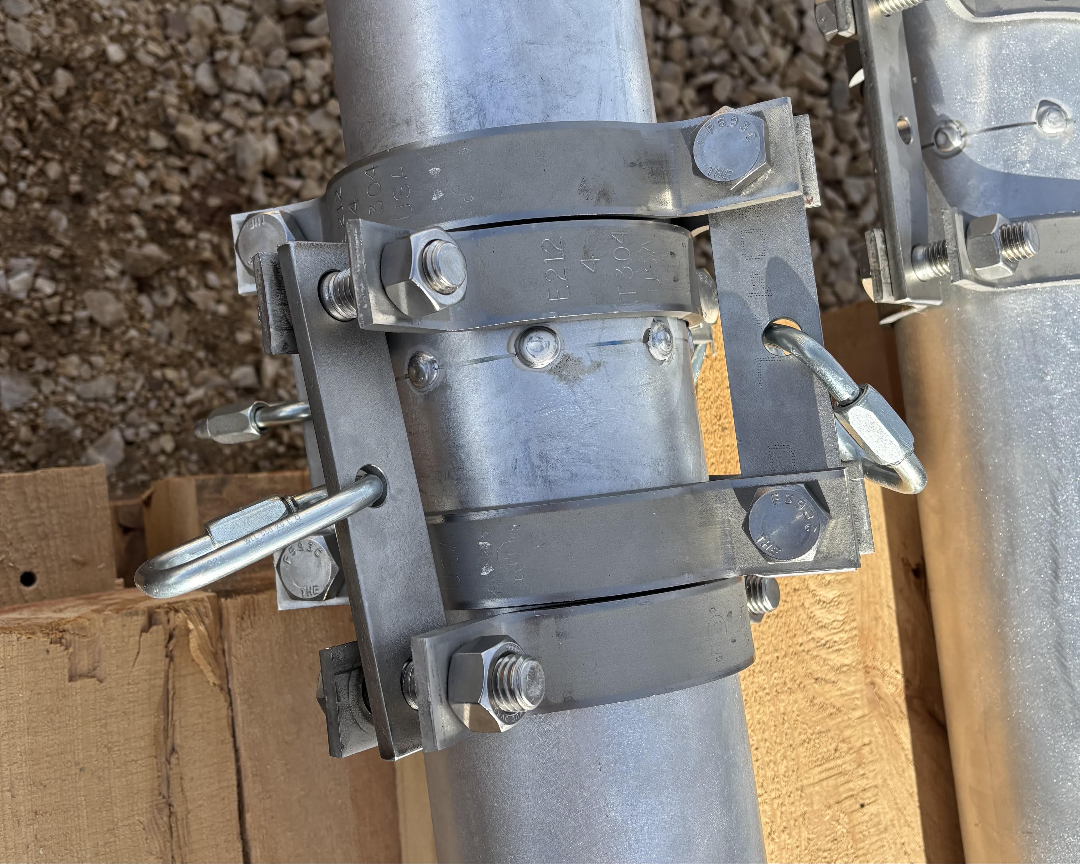 Prototype or alternate view of the inlet clamp system