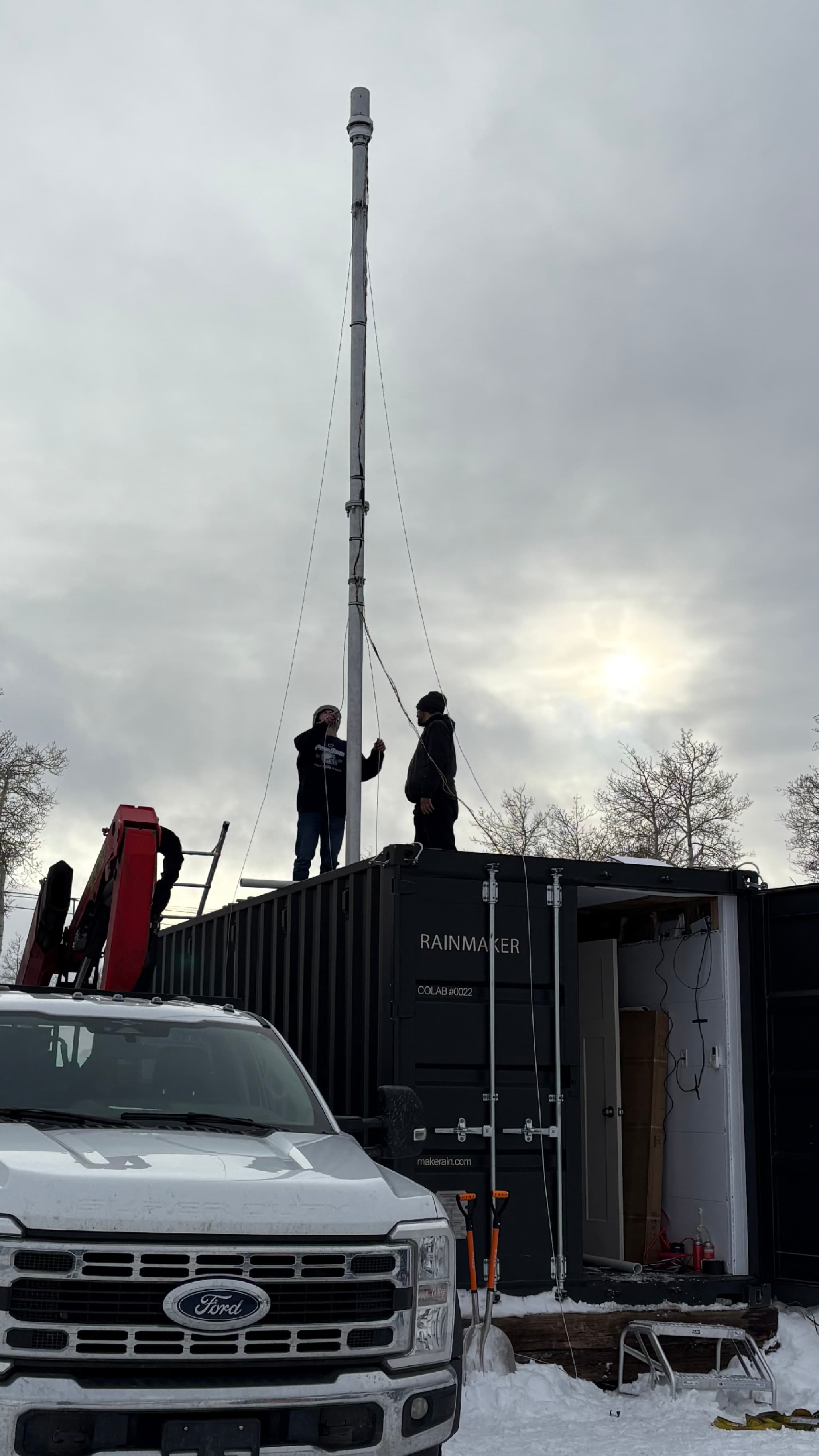Inlet install above the roof (installation phase)