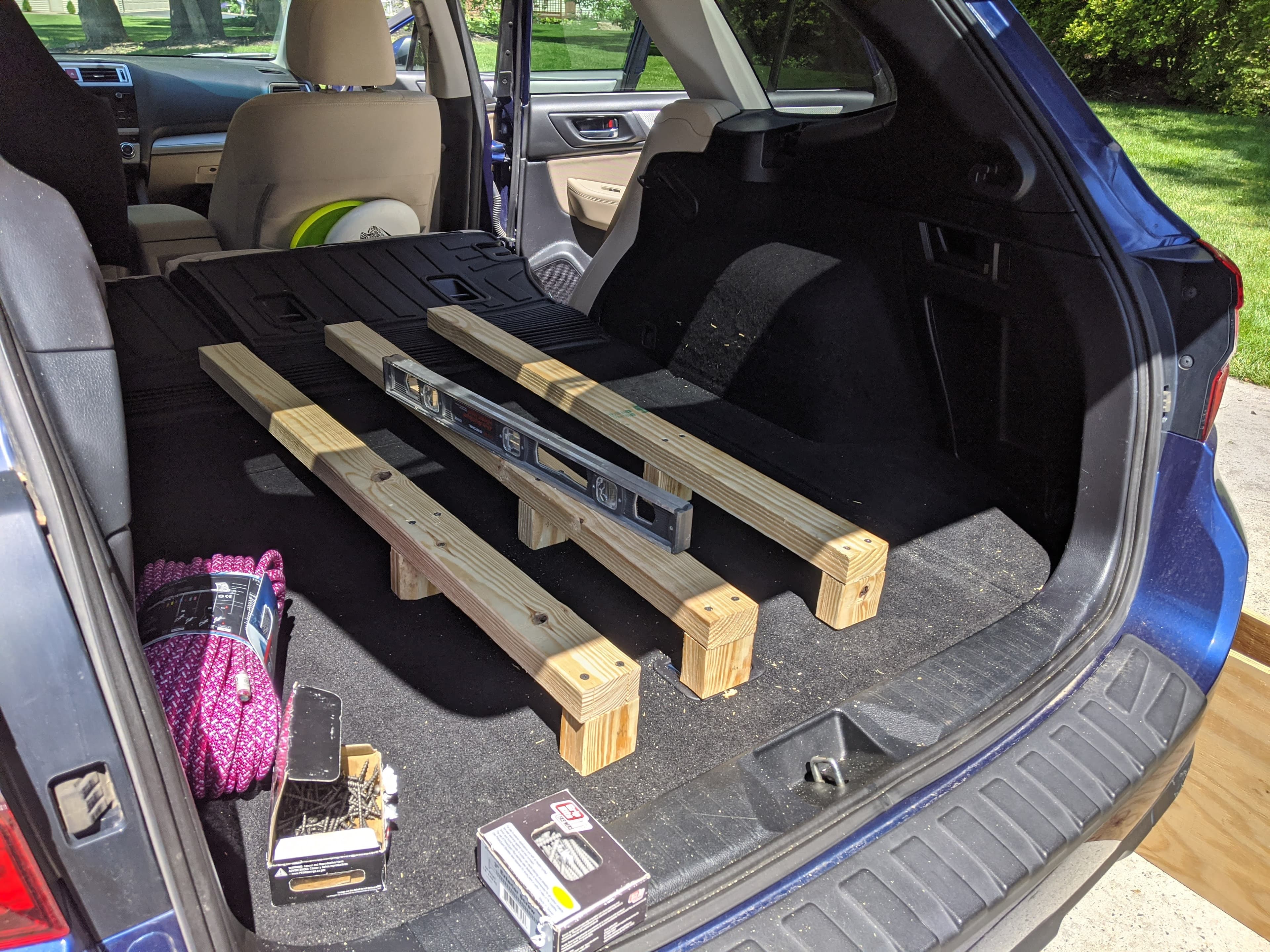 Leveling the camper base platform